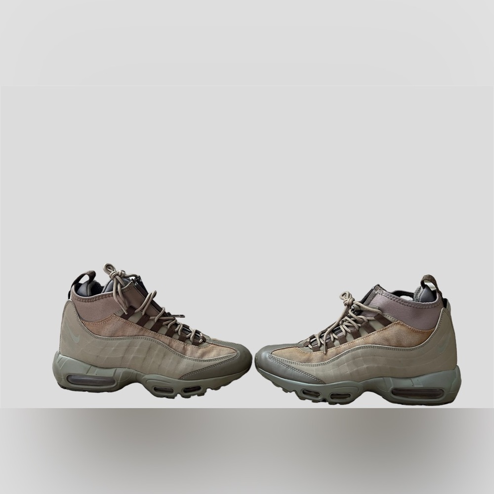 Nike 2017 Air Max 95 Sneaker Boot - Size 8 **Like New**